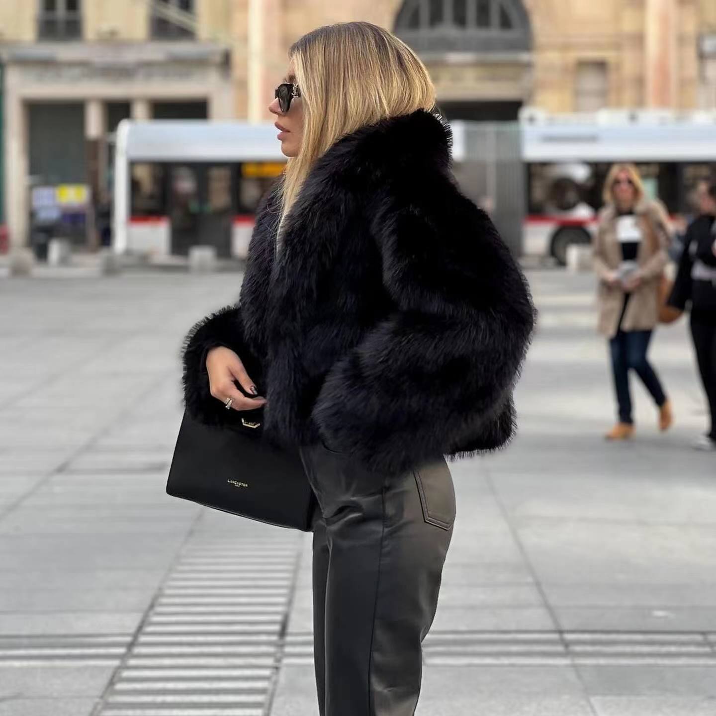 DoRedhea | Elegante warme Felljacke