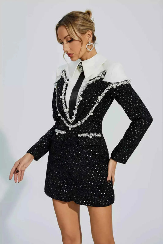 Vivienne – tailliertes Bouclé-Minikleid mit Perlenbesatz and Kragen im Blazerstil